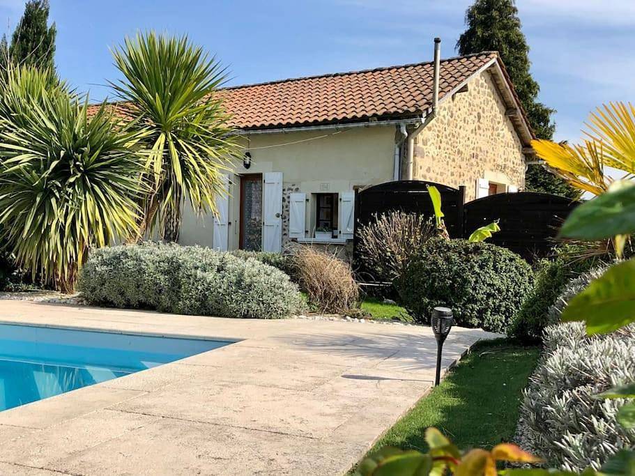 Le gîte de Lou - Piscine privative et massages Bien-être in Mazerolles, Charente