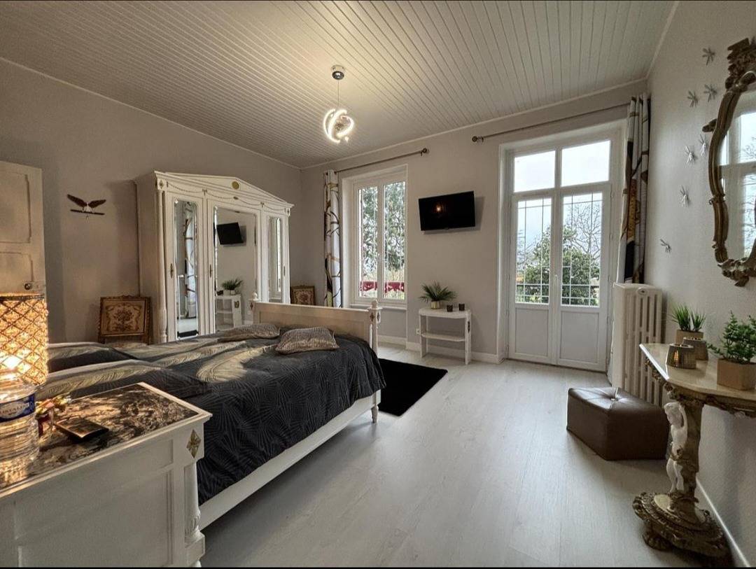 Chambre d'hôte dans Maison de Maître - Chambre in Ygrande, Allier