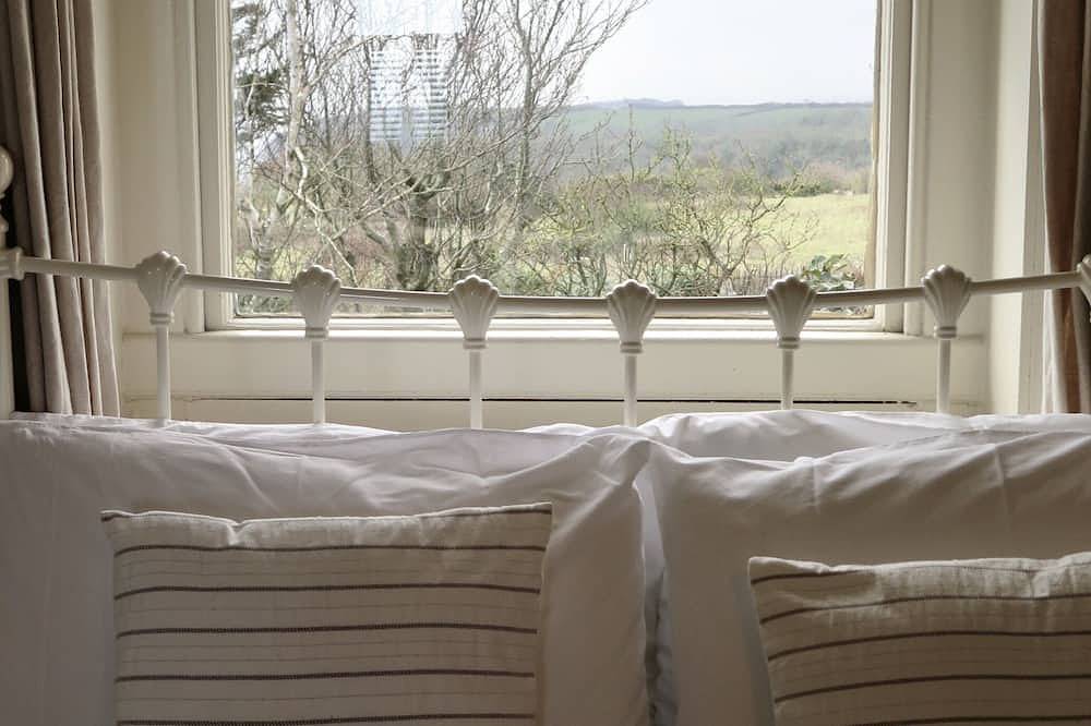 Coastguard Cottage With Sea Views in Hastings, East Sussex