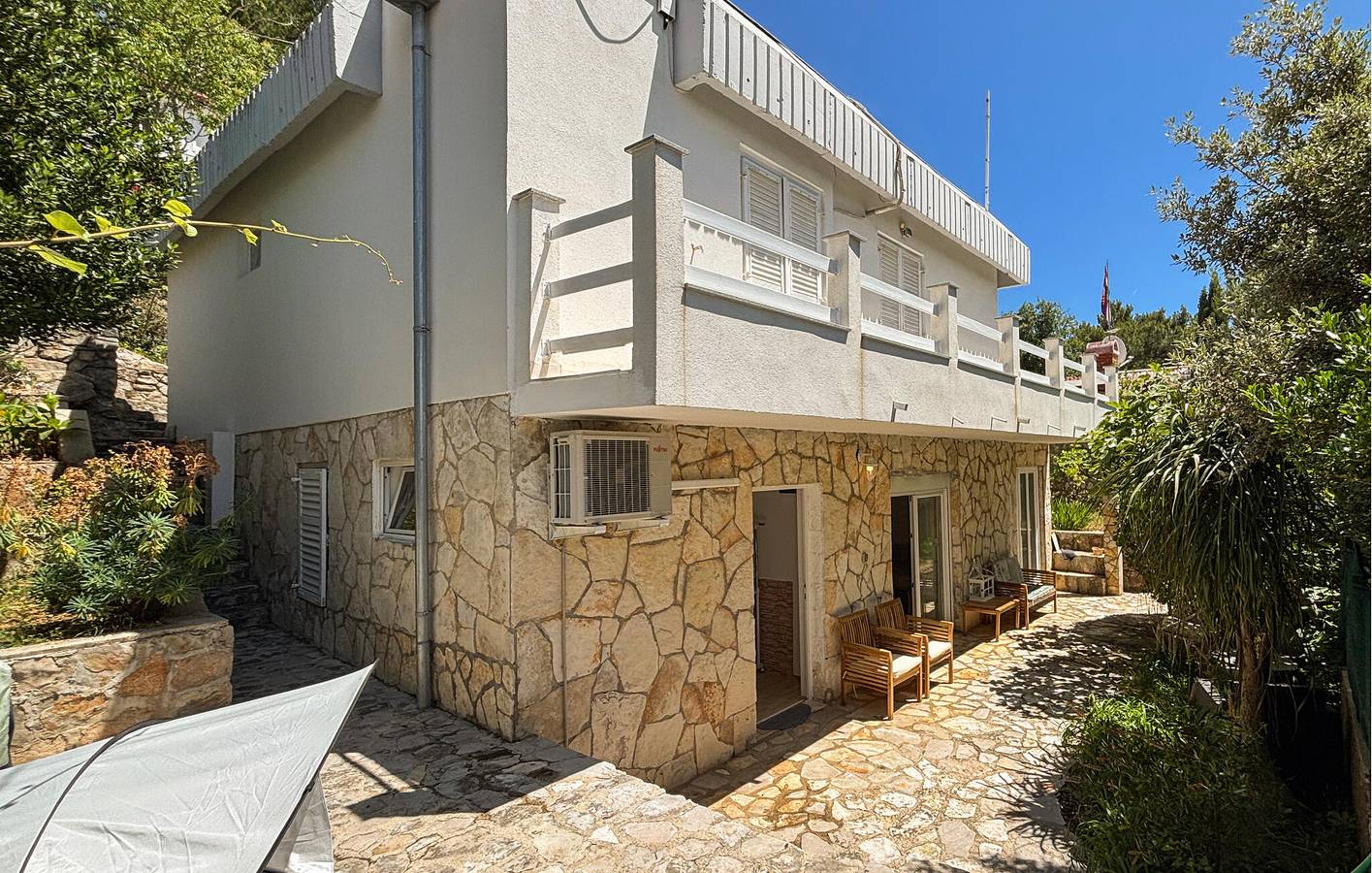 Accogliente appartamento di 105 m² con Wi-Fi, cucina e terrazza, a 2 km dalla spiaggia in Martinscica, Cherso