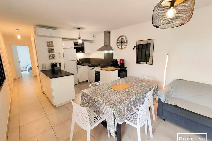 Location de vacances pour 6 personnes, avec piscine et jardin dans Plage de la Farinette - 2