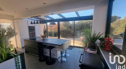 Cottage pour 2 personnes, avec piscine et balcon à Tourves