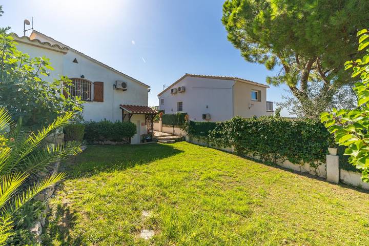 Chalet para 8 personas, con jardín y terraza en Alt Empordà - 4