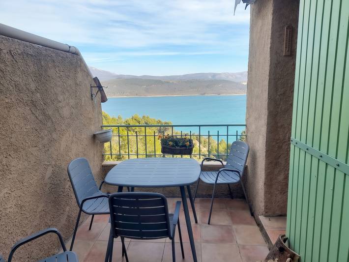 Ferienwohnung für 4 Personen, mit Terrasse und Seeblick in der Verdonschlucht
