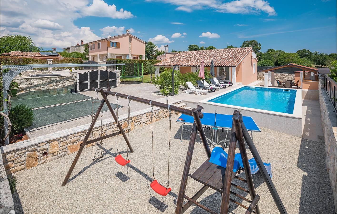 Gemütliche 1-Zimmer-Wohnung mit Pool und Terrasse, 400 m vom Restaurant Vorichi entfernt in Barban, Südküste Istrien