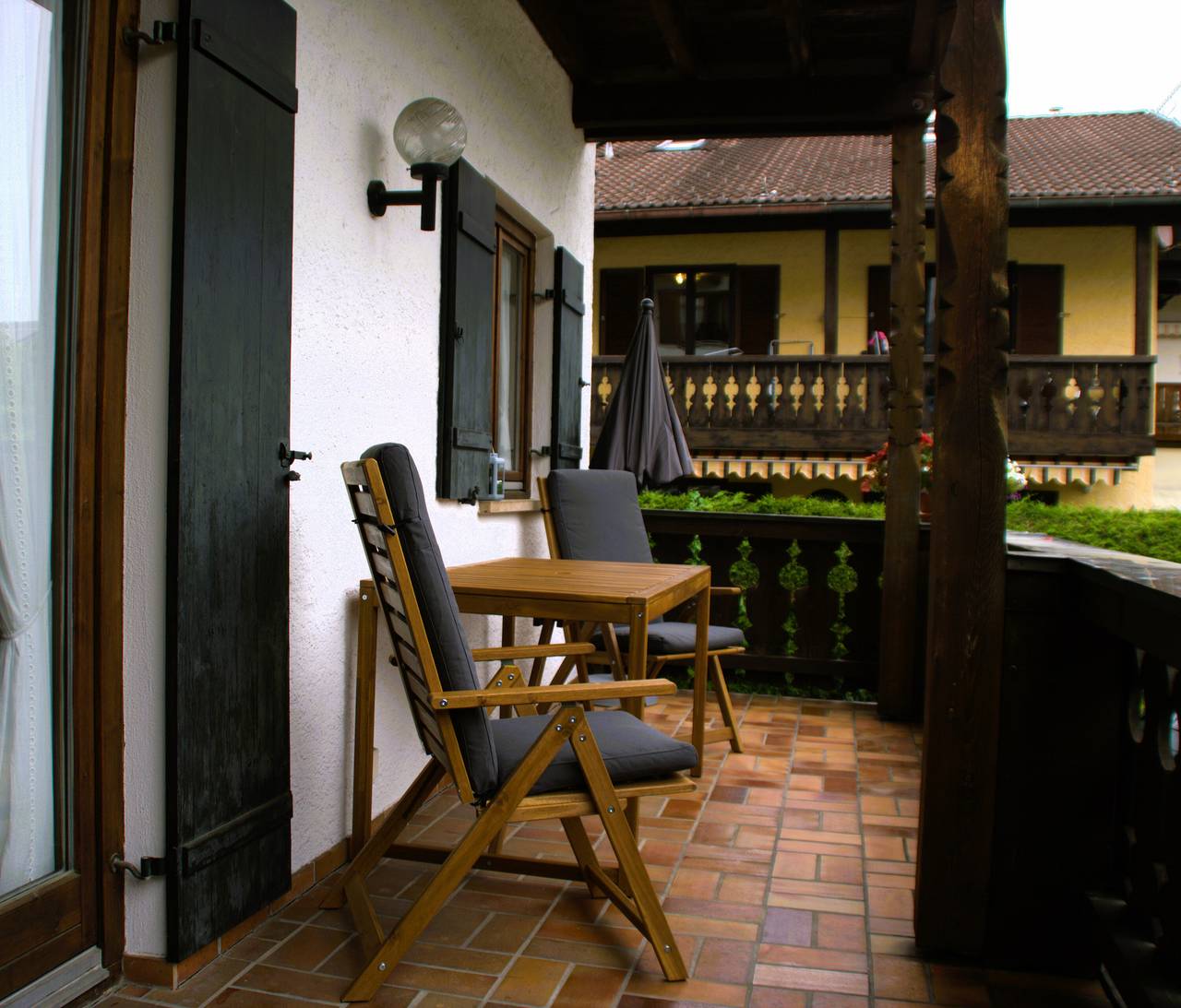 Entire apartment, Apartment "Haus Florian Sprenzel" with Mountain View, Balcony and Wi-Fi in Garmisch-Partenkirchen, Bavarian Alps