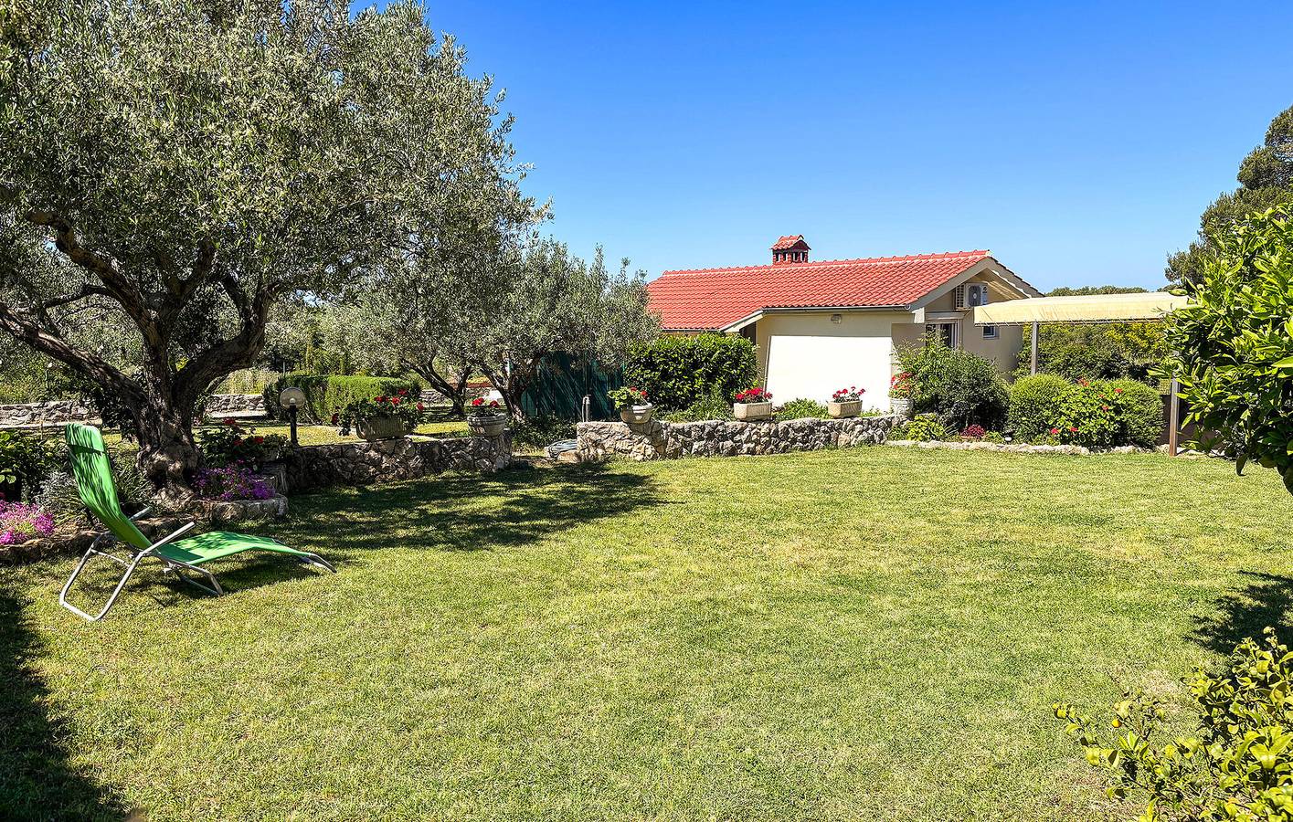 Gemütliche Wohnung mit Terrasse und WLAN, 1 km vom Strand entfernt! in Zadar (Kommun), Zadar