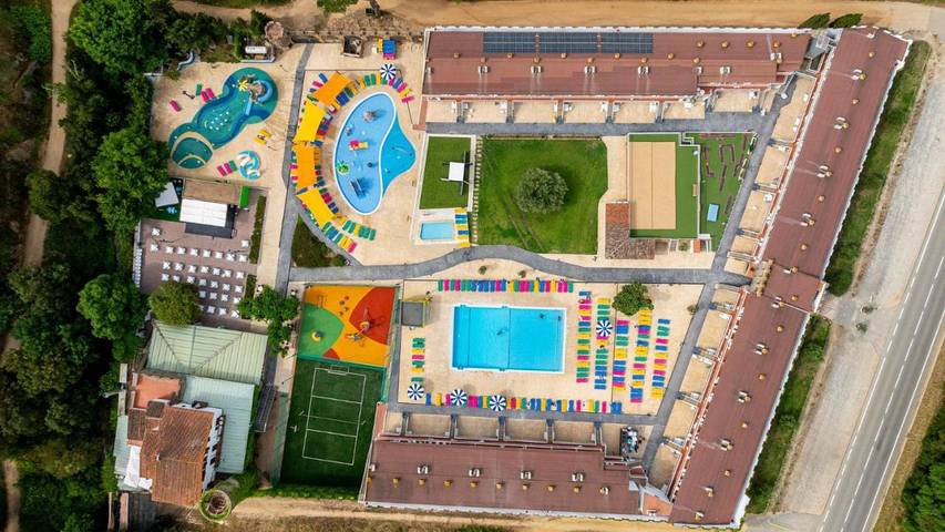 Apartahotel para 3 personas, con jardín además de piscina para niños y piscina en Tossa de Mar