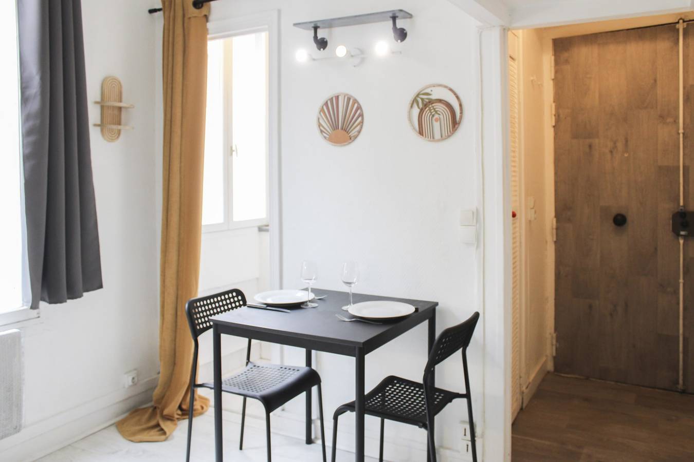 Studio entier, Studio Cosy & Lumineux – Proche Métro & Puces in Saint-Ouen, Seine-Saint-Denis