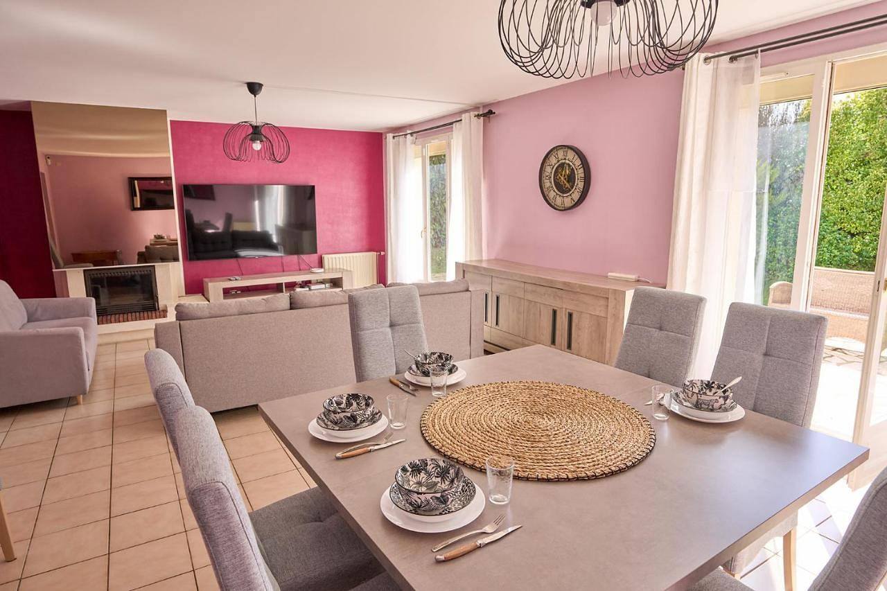 Three-Bedroom Home in Boussy-Saint-Antoine, Essonne