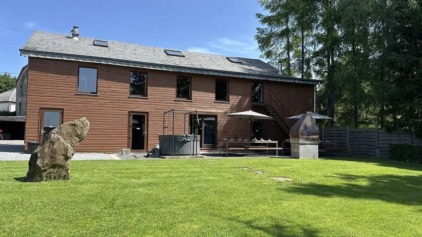 Maison de vacances pour 25 personnes, avec sauna et jardin à Gouvy