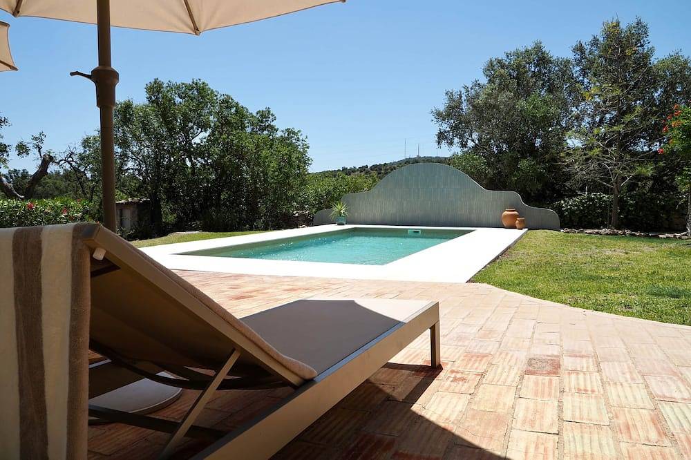 Terra: family friendly design-led countryside house & pool in Estoi, Faro