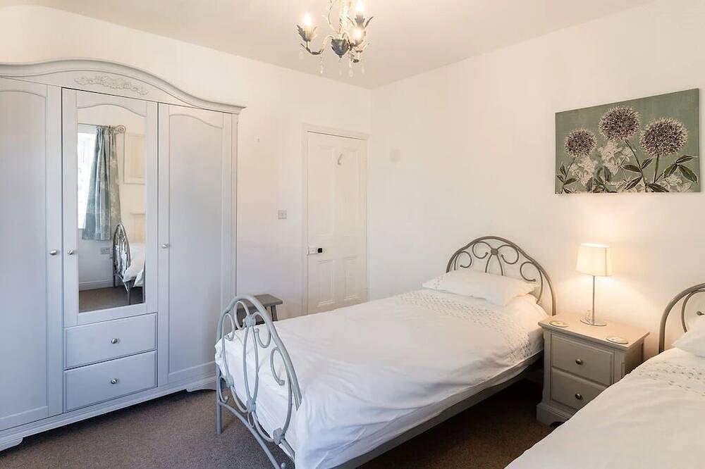 5 Star Cottages (Sleeps 16), Amazing Sea & Mountain Views in Borth-y-Gest, Snowdonia
