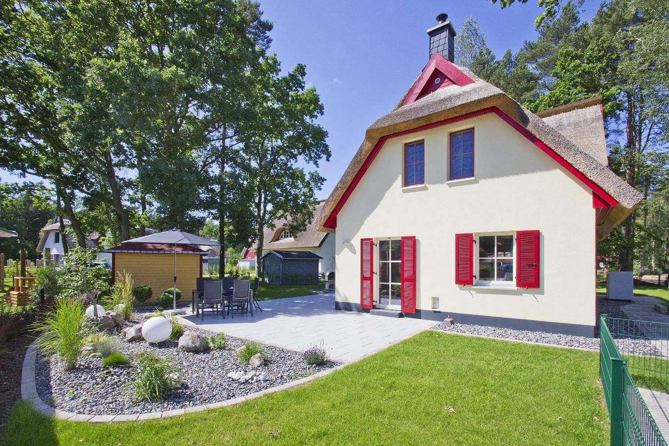 Strandnah, ruhige Lage, eigene Sauna, schöner Garten - Ferienhaus Ostseesonne in Ostseebad Glowe, Glowe