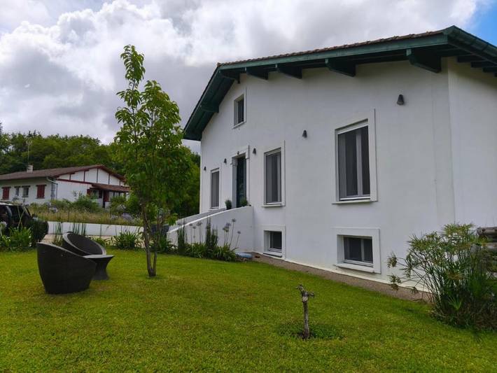 Location de vacances pour 7 personnes, avec Terrasse ainsi que Jardin et Vue à Briscous - 2
