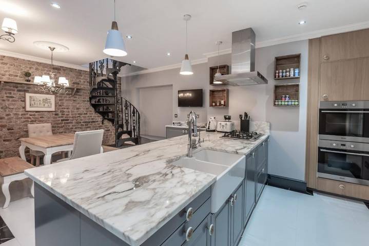 Villa für 10 Personen, mit Terrasse in London