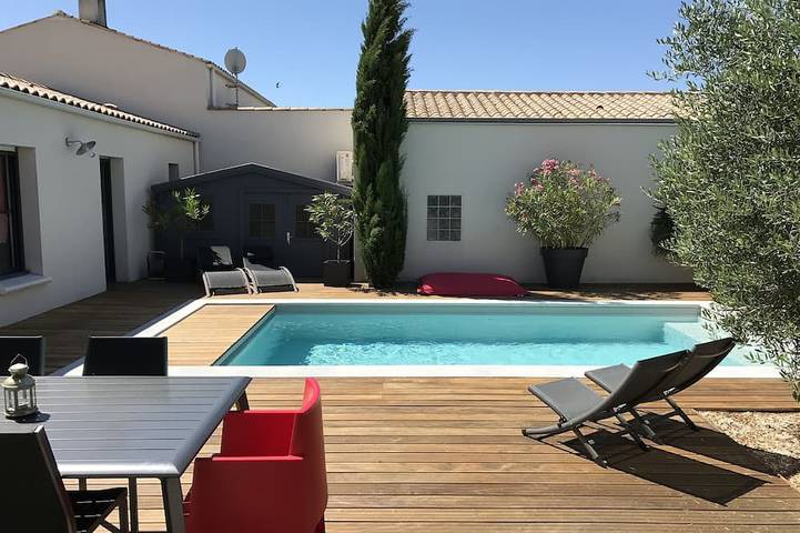 Location de vacances pour 8 personnes, avec Jacuzzi ainsi que Terrasse et Jardin à Nieul-sur-Mer