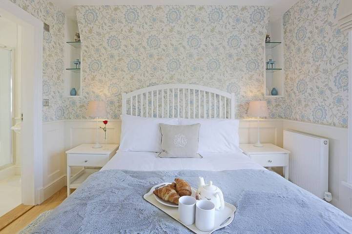 Entire apartment, The Lighthouse - luxury hotel style, central apartment with fantastic sea views in Southwold, Waveney District