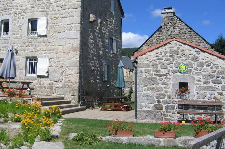 Gîte pour 6 personnes, avec jardin et terrasse à Le Malzieu-Forain