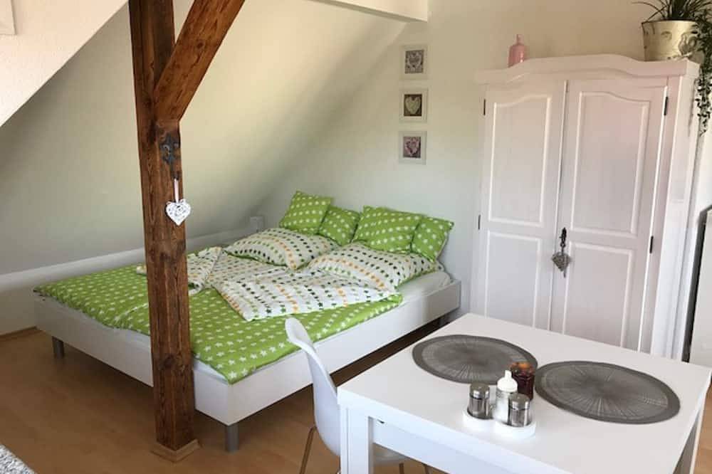 Ganze Wohnung, Liebevoll eingerichtete Ferienwohnung im Dg in Zwenkau, Zwenkauer See