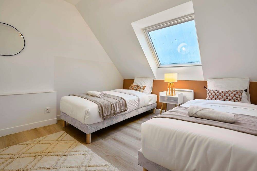 Entire apartment, 3 bedroom apartment with balcony in Marcq-en-Barœul, Lille region