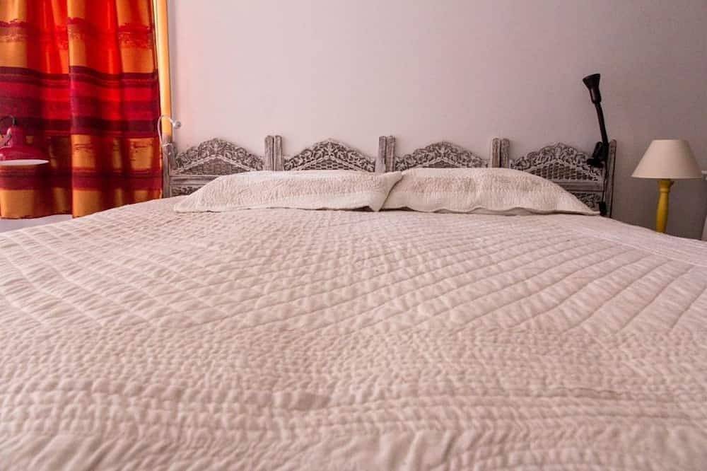 4-star house with patio and garden in Arradon, Côte des Mégalithes