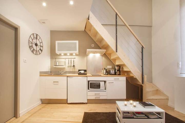Apartamento entero, El anexo, T1 lleno de encanto, tranquilo y brillante en el centro de la ciudad. in Burdeos, Región de Burdeos