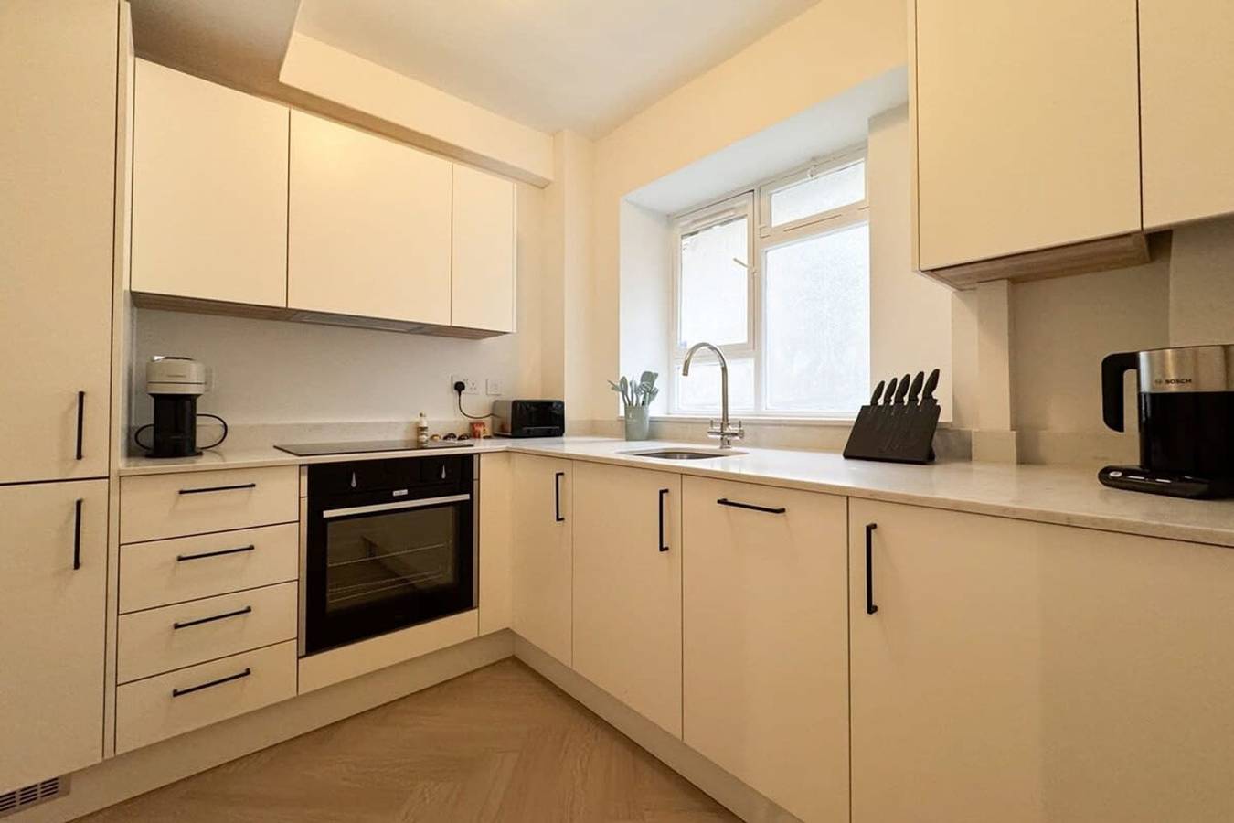 Entire apartment, Elegant Victorian Apartment in Farringdon in Camden, London