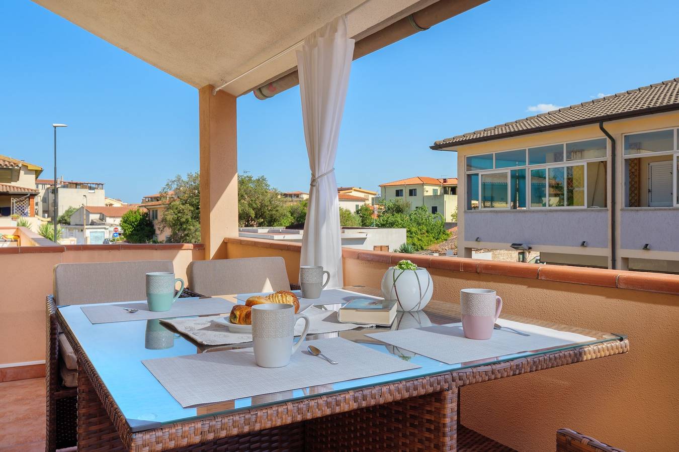 Appartamento intero, Appartamento 'Carmen House' con balcone, A/C & Wi-Fi in Olbia, Costa Smeralda