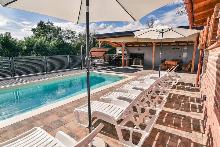 Ferienhaus für 8 Personen, mit Pool und Whirlpool