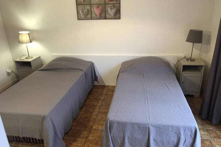 Gîte pour 6 personnes, avec piscine ainsi que terrasse et jardin à Eccica-Suarella - 3
