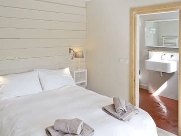 Vacation Rental for 2 Guests in Salthouse, England, Picture 4