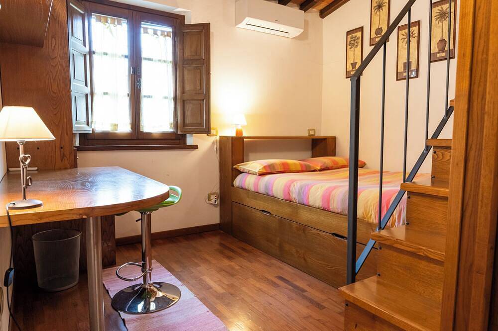 La casa de campo \"vocabolo Poggio del Pero\" se encuentra en Panicale in Panicale, Lago Trasimeno