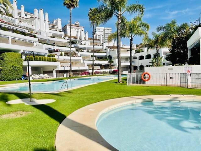 Entire holiday apartment, Flat mit Pool in Las Chapas, Marbella