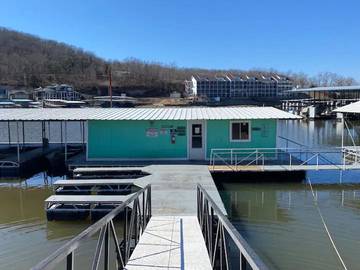 Lake House for 4 Guests in Lake of the Ozarks, Ozark Mountains, Picture 2