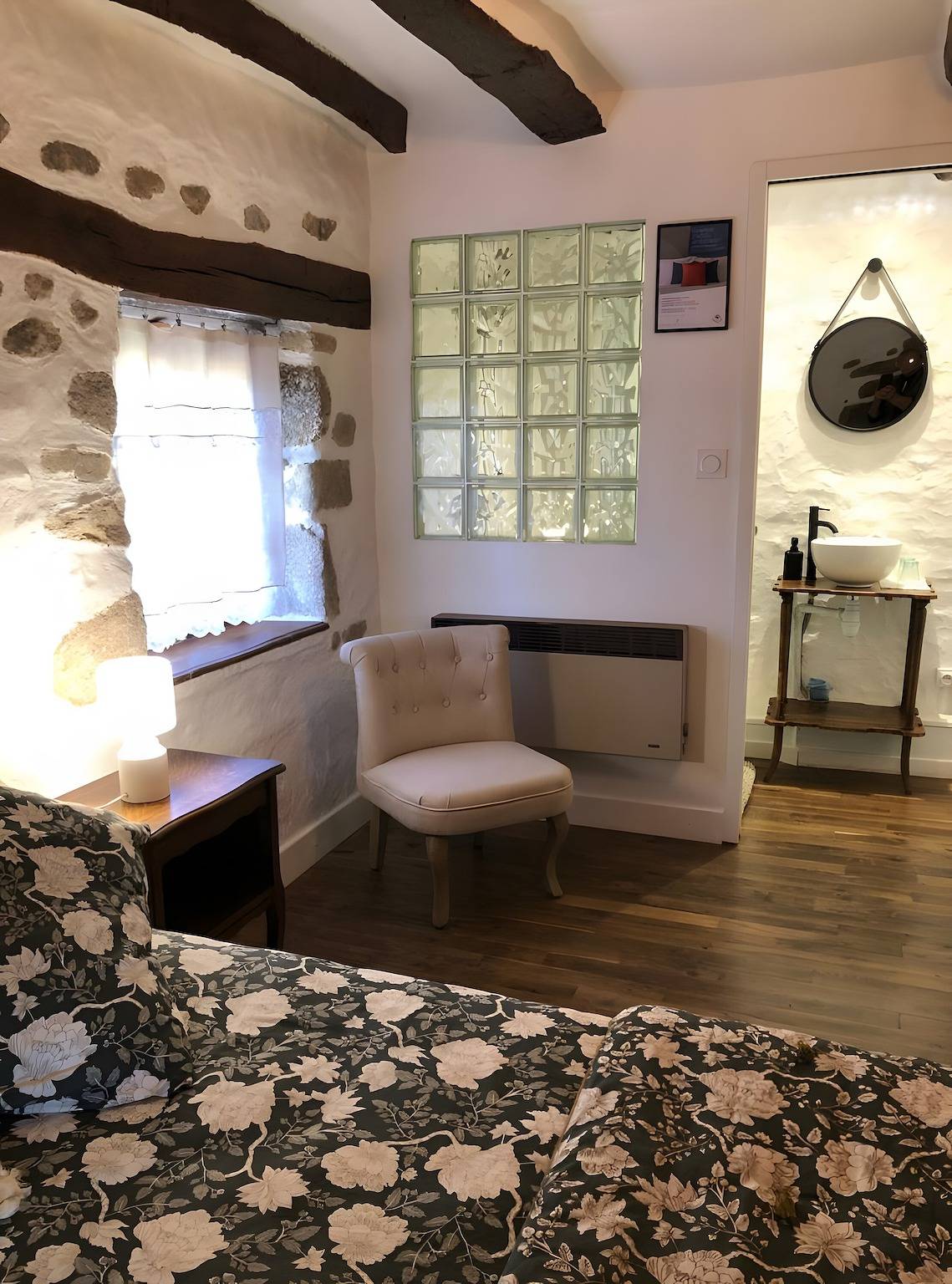 Habitación de huéspedes «La Rustique» con terraza, jardín compartido y Wi-Fi in Soubrebost, Parque Natural Regional de Millevaches en Lemosín