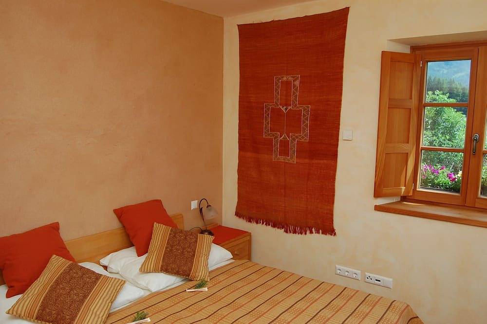 Ganze Wohnung, Wohnung mit tollem Dolomiten Bergblick; ruhige Höhenlage; Naturgarten; Sauna; in Villgratner Berge, Assling