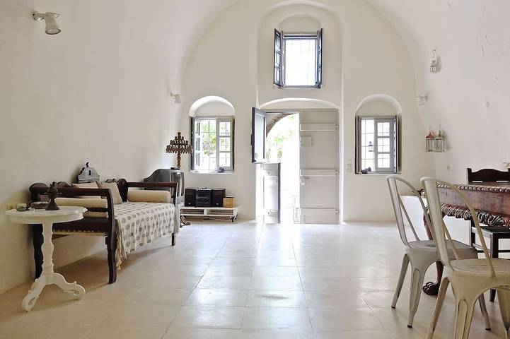 Holiday home for 6 people, with terrace and garden, with pets in Santorini