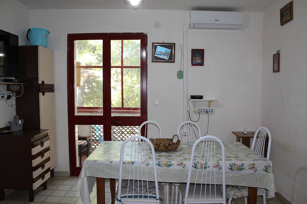 Ganze Wohnung, Cozy family house 50 meters from the sea, with ample park for children in Scalo dei Saraceni, Manfredonia