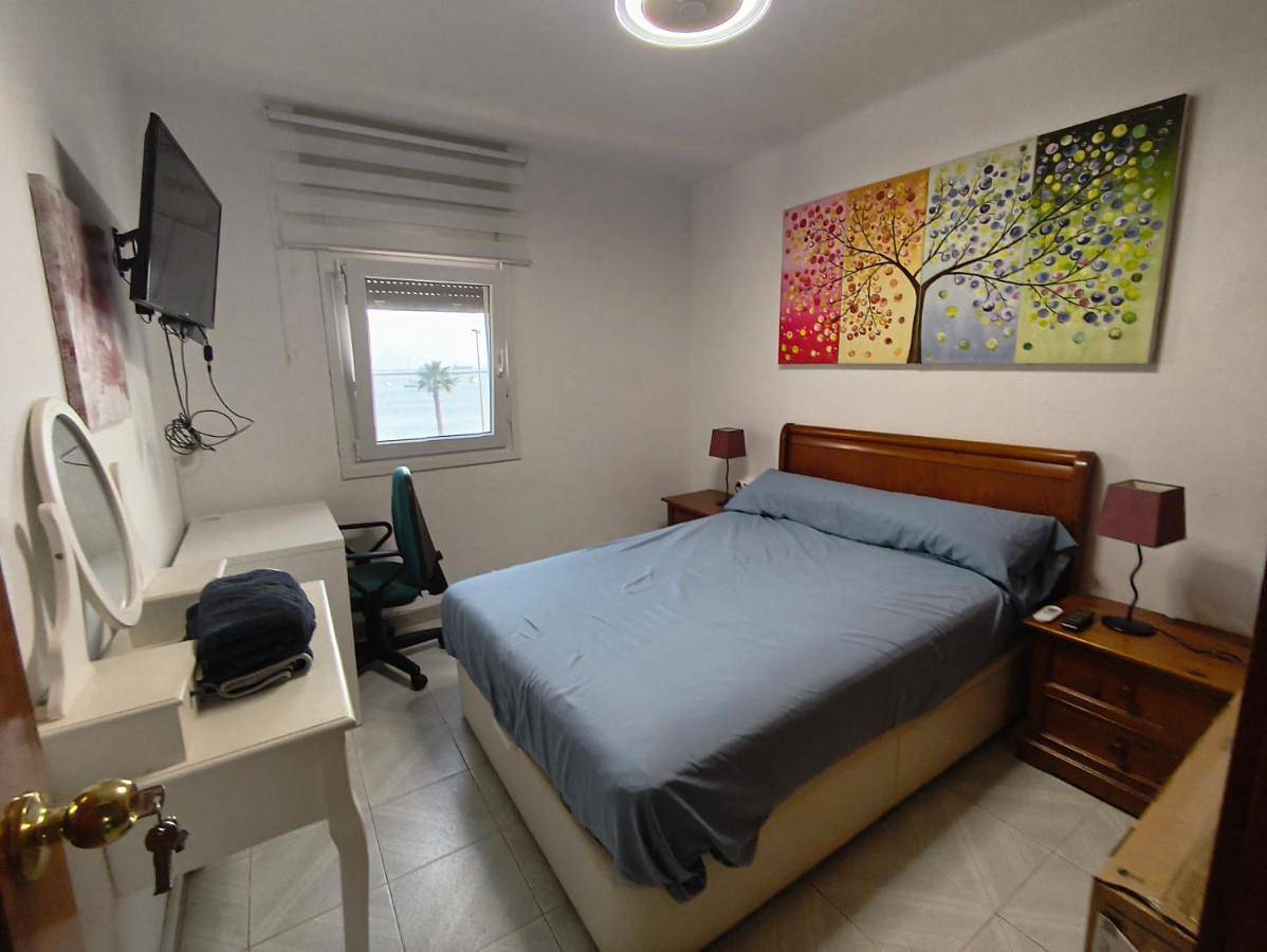 Apartamento vacacional entero, Vistas a 3 Países y 2 Continentes - 1ª Linea de Playa - 5 min Gibraltar - E-Scooter Gratis in Playa Llanito, La Línea de la Concepción