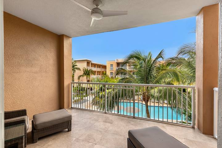 Vacation rental for 8 people, with balcony and pool, kid friendly in Florida