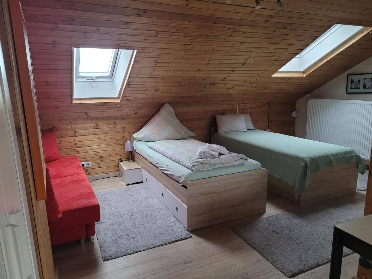 Double Room with Shared Bathroom in Aschheim, Oberbayern