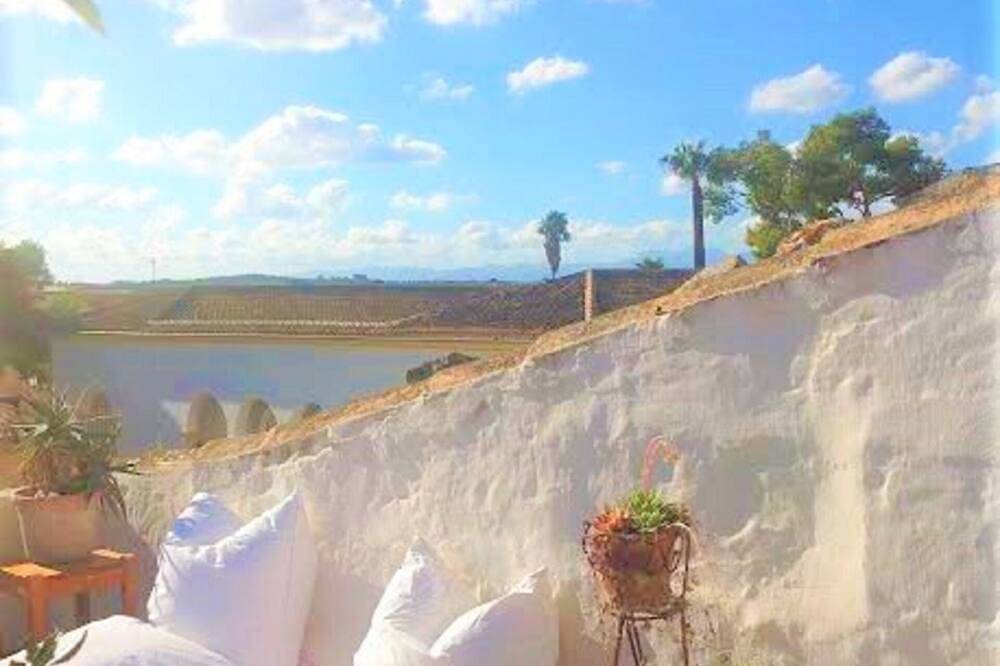 Cozy house in Petra 10 minutes from the Rafa Nadal Academy in Petra, Majorca Center