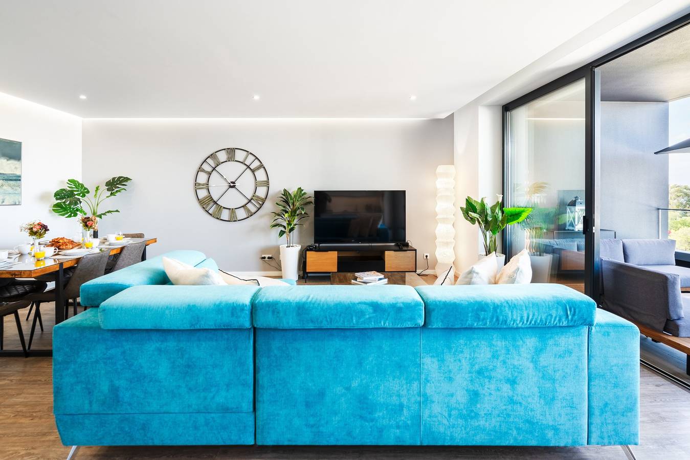 Entire apartment, Luxury 2-Bedroom Apartment with Sea View and Pool in Praia da Rocha, Portimão