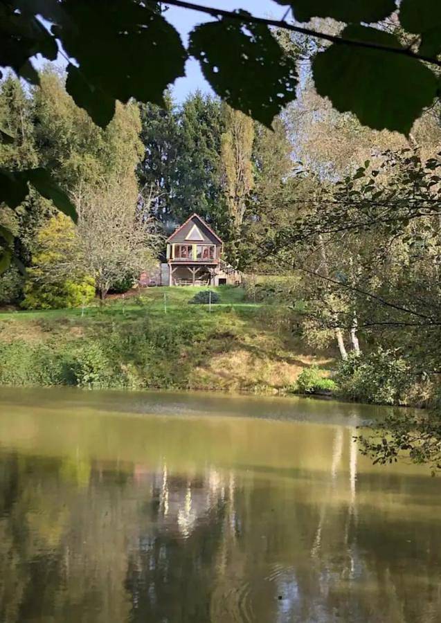 Chalet pour 8 personnes, avec Terrasse et Jardin ainsi que Vue sur le lac et Vue