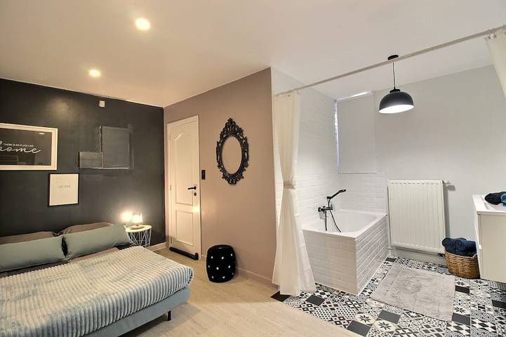 Location de vacances pour 21 personnes, avec jardin à Chimay - 2