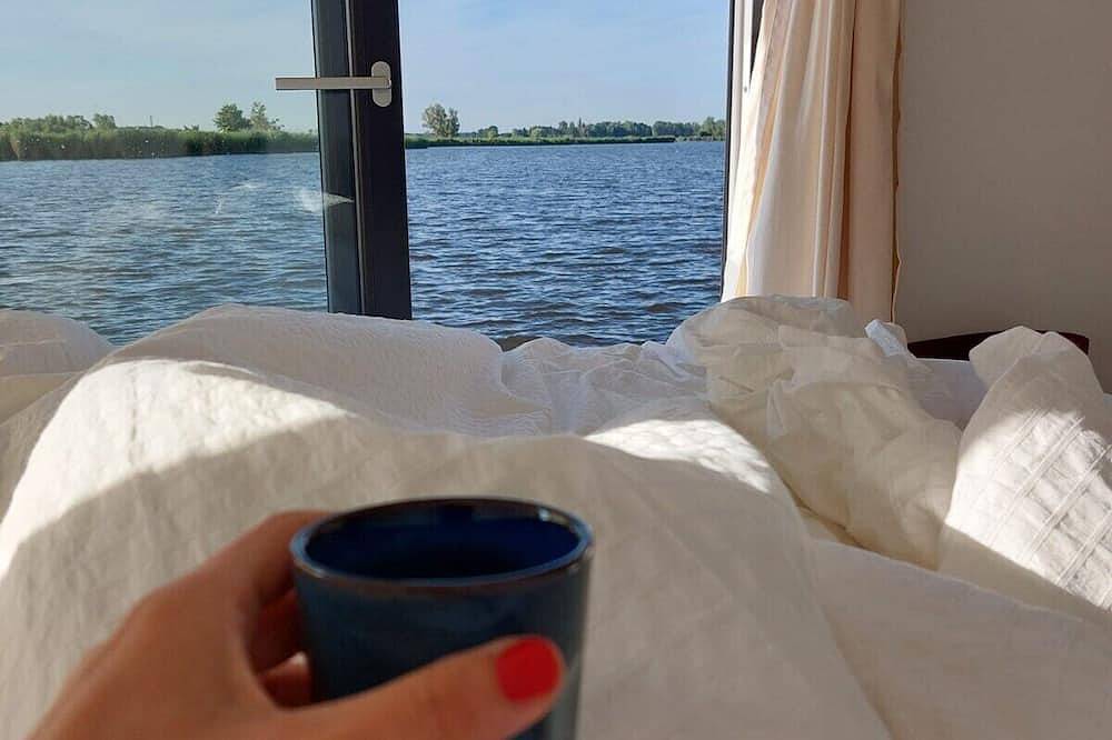 Houseboat: \"De Walvis\" with tender. 6p 4+ 2 kids in Groene Hart