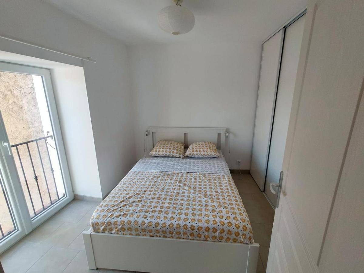 Appartement entier, Appartement avec terrasse et vue dégagée in Villecroze, Région de Draguignan