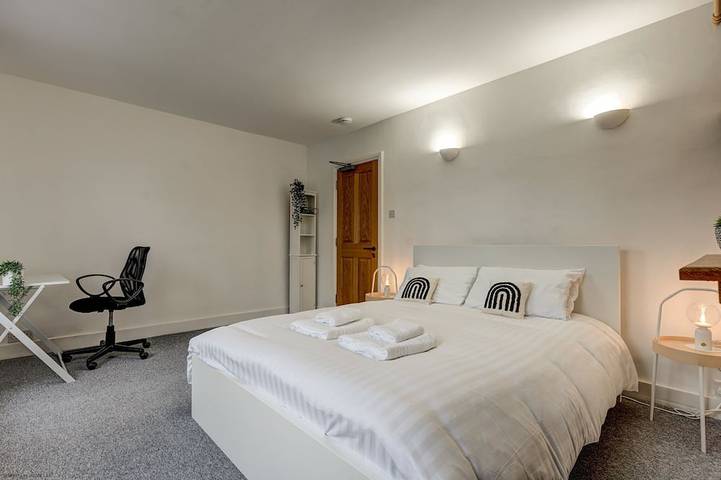 Henley Street Townhouse | Oxford Holiday Let | 3 Beds & Sleeps 6 in Oxford, Oxfordshire
