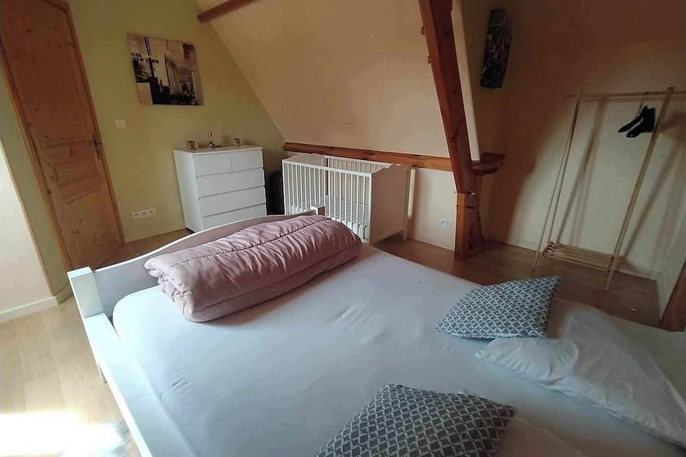 Maison De Campagne 4 Chambres Piscine Interieure et Sauna 8 Personnes Privatif in Clarques, Région de Saint-Omer